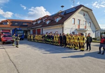 vir foto pgd Cerklje_2_gasilci